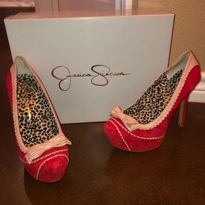 Jessica Simpson pumps
